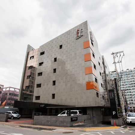 Suwon Reve Hotel Buitenkant foto