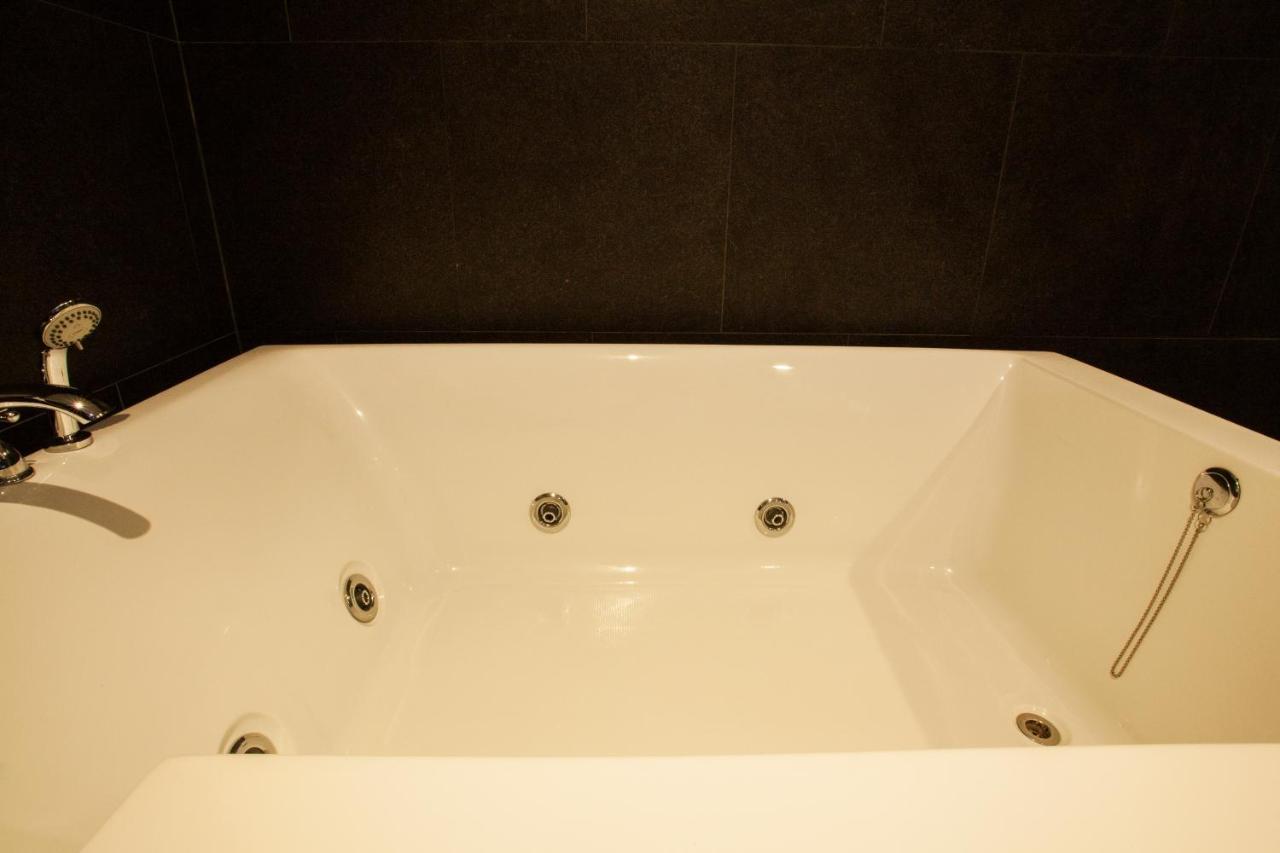 Suwon Reve Hotel Buitenkant foto