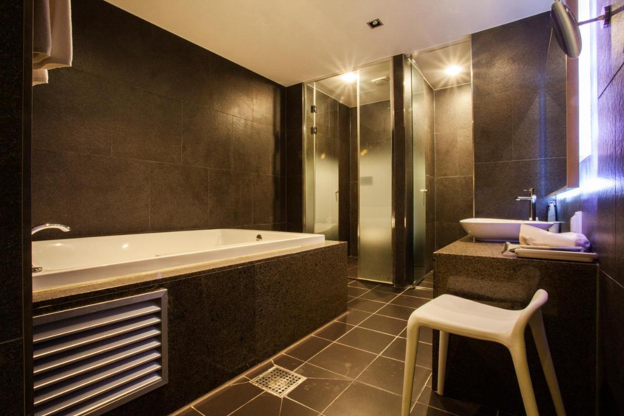 Suwon Reve Hotel Buitenkant foto