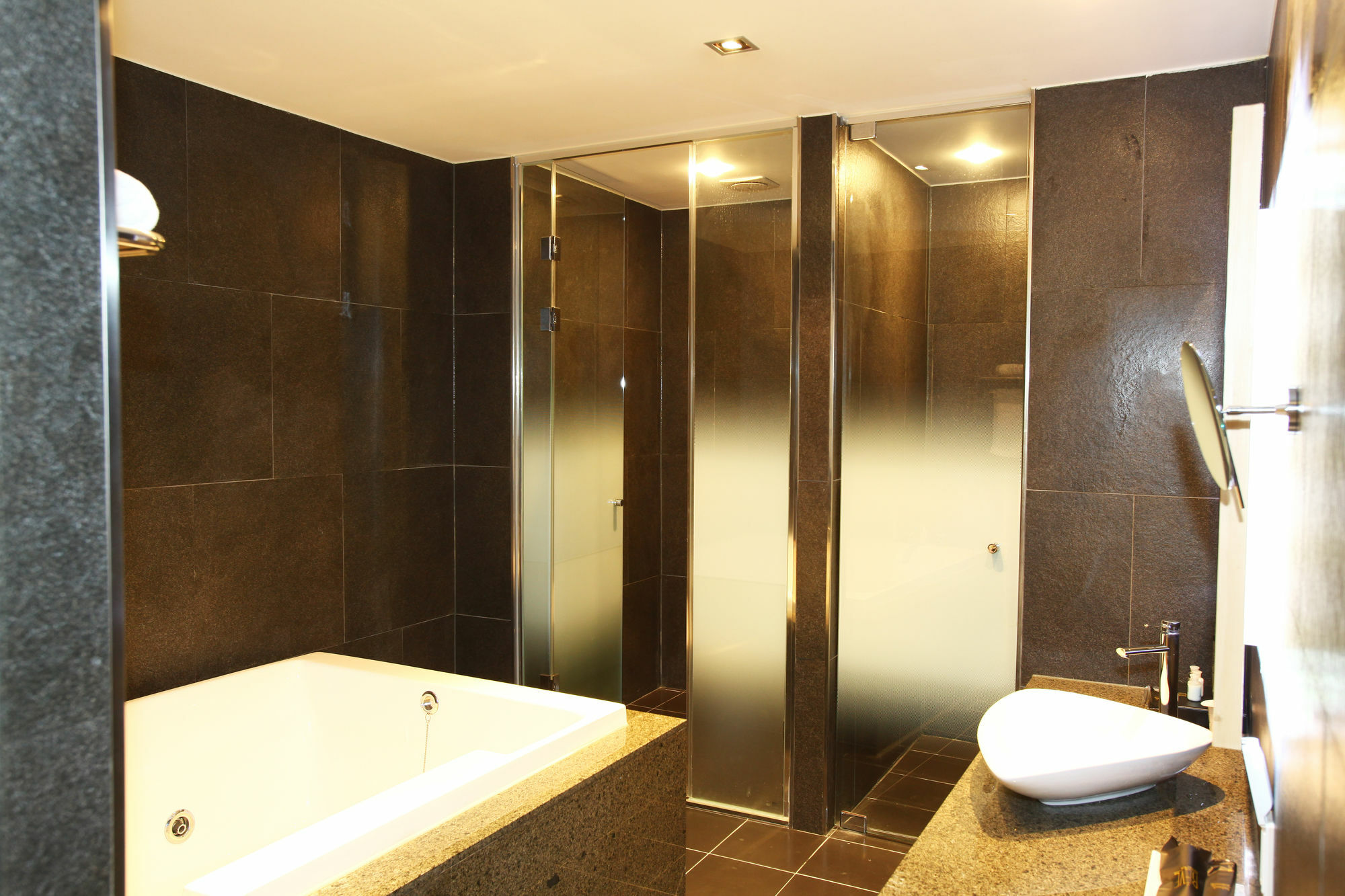Suwon Reve Hotel Buitenkant foto